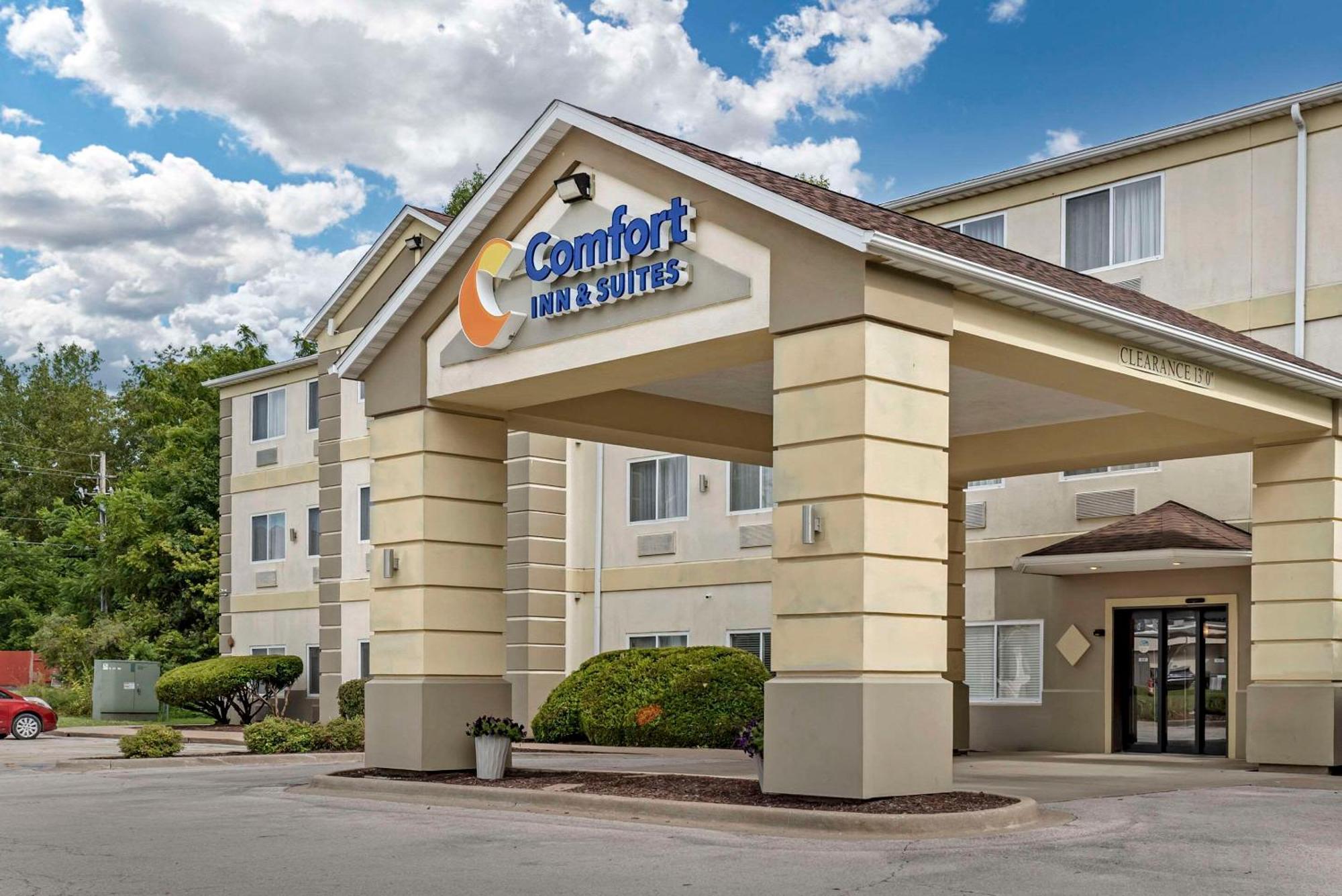 Comfort Inn & Suites East Moline Near I-80 Exterior photo
